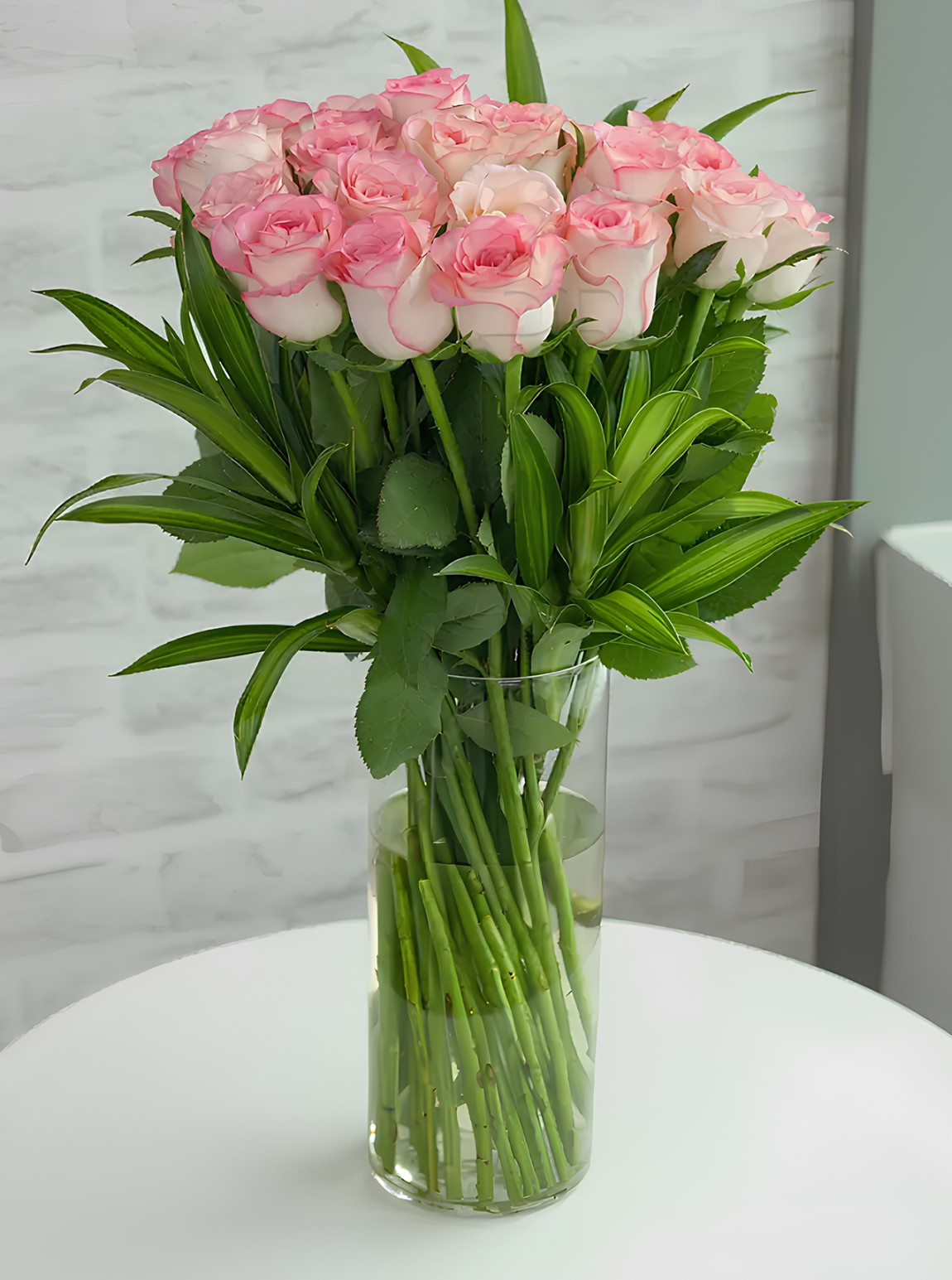 Vazoda 18 Tane Pembe Gül